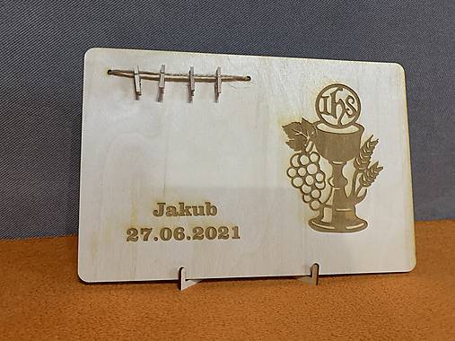 Drevená tabuľka na 1. Sväté prijímanie