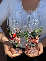 Nádoby - Kvetinová ozdoba na svadobné poháre - na mieru k vybranému produktu/setu  (Ozdoba na pohár - identická ako na foto) - 13464532_
