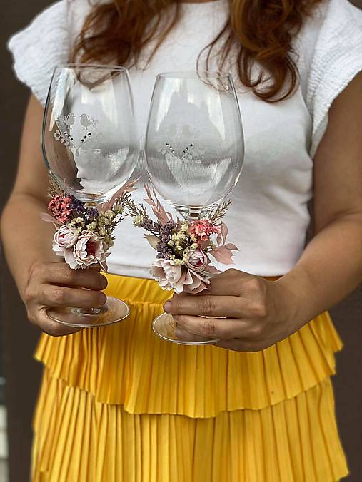 Kvetinová ozdoba na svadobné poháre "najkrajšia myšlienka"