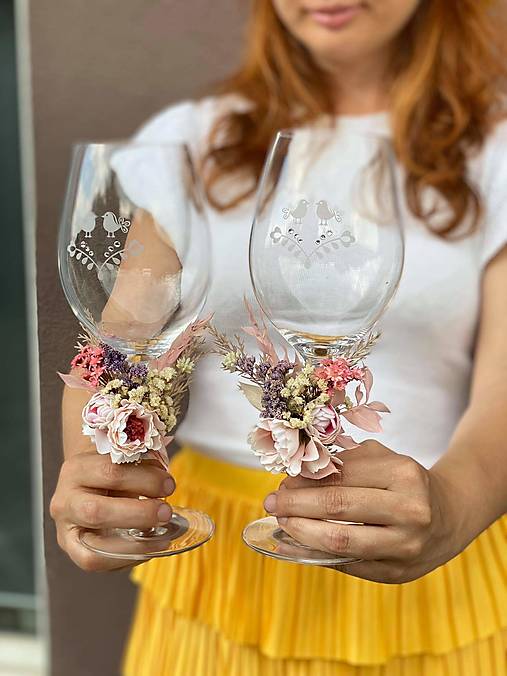 Kvetinová ozdoba na svadobné poháre "najkrajšia myšlienka"
