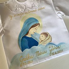 Detské oblečenie - Maľovaná krstná košieľka s bábätkom v náručí Panny Márie (Len košieľka so zlatým nápisom) - 13480935_