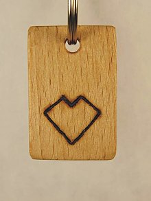 Kľúčenky - Suvenír - drevený prívesok na kľúče Čičmany (srdiečko 2 kód 007) - 13478901_