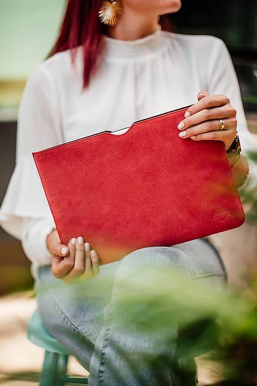Ochranné puzdro na notebook z brúsenej kože červené