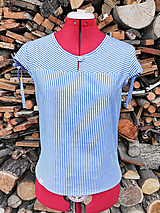 Topy, tričká, tielka - Upcyklovaná blúzka modrý prúžok - 13493825_