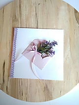 gratulačná pohľadnica s levanduľou v obálke