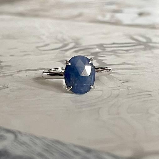 Sapphire Silver Ring AG925 / Jemný strieborný prsteň so zafírom