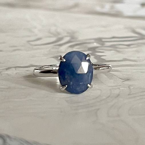 Sapphire Silver Ring AG925 / Jemný strieborný prsteň so zafírom