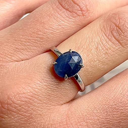 Sapphire Silver Ring AG925 / Jemný strieborný prsteň so zafírom