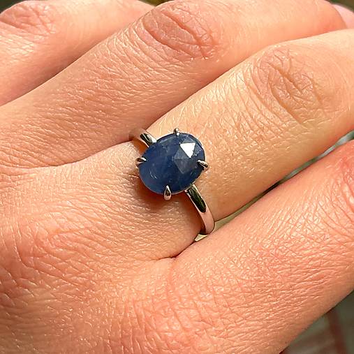 Sapphire Silver Ring AG925 / Jemný strieborný prsteň so zafírom