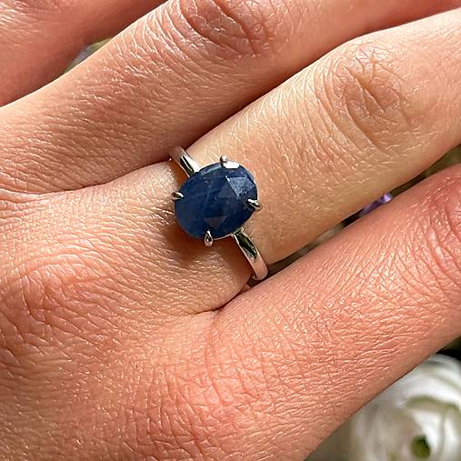 Sapphire Silver Ring AG925 / Jemný strieborný prsteň so zafírom