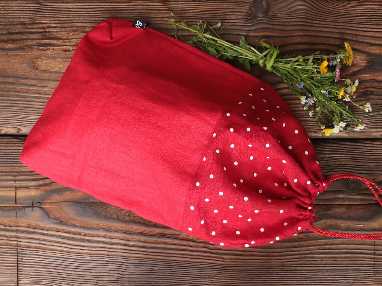Ľanové vrecko na chlieb bodka na červenej