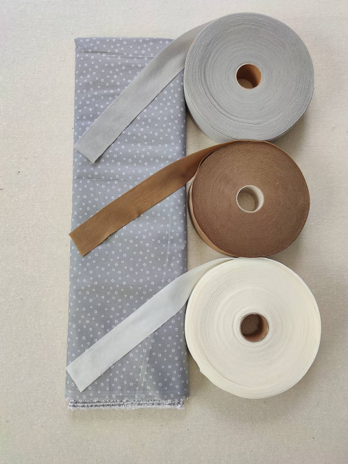 Textil - VLNIENKA DEKA a PRIKRÝVKA 100 % merino top super KVIETKY drobné šedé - 13501388_