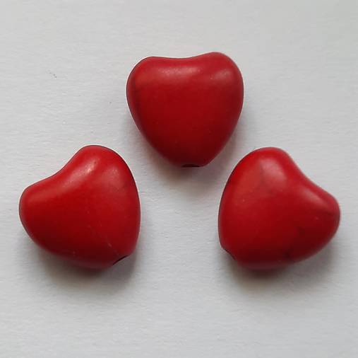 Prírodný kameň howlit-srdce-1ks (10mm-červená)