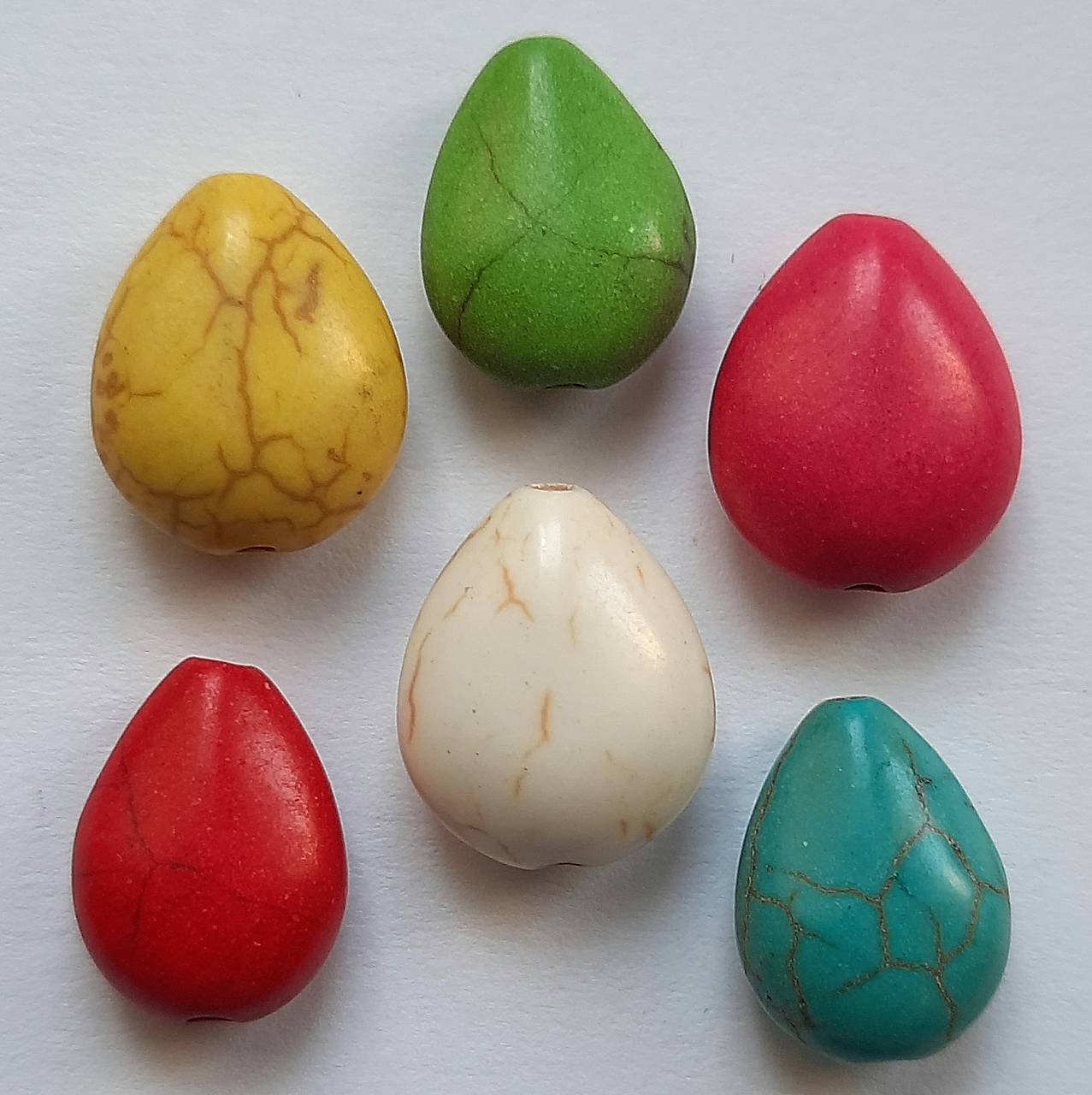 Prírodný kameň howlit-kvapka-1ks