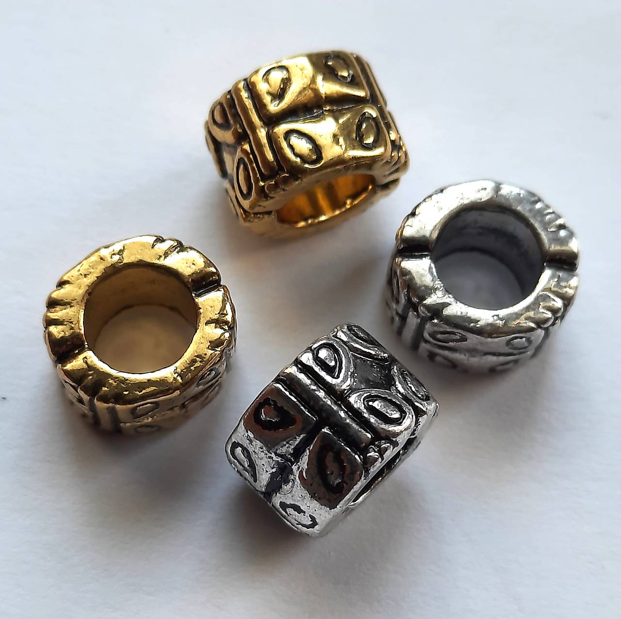 Kovová korálka 10x7mm-s motýľmi-1ks