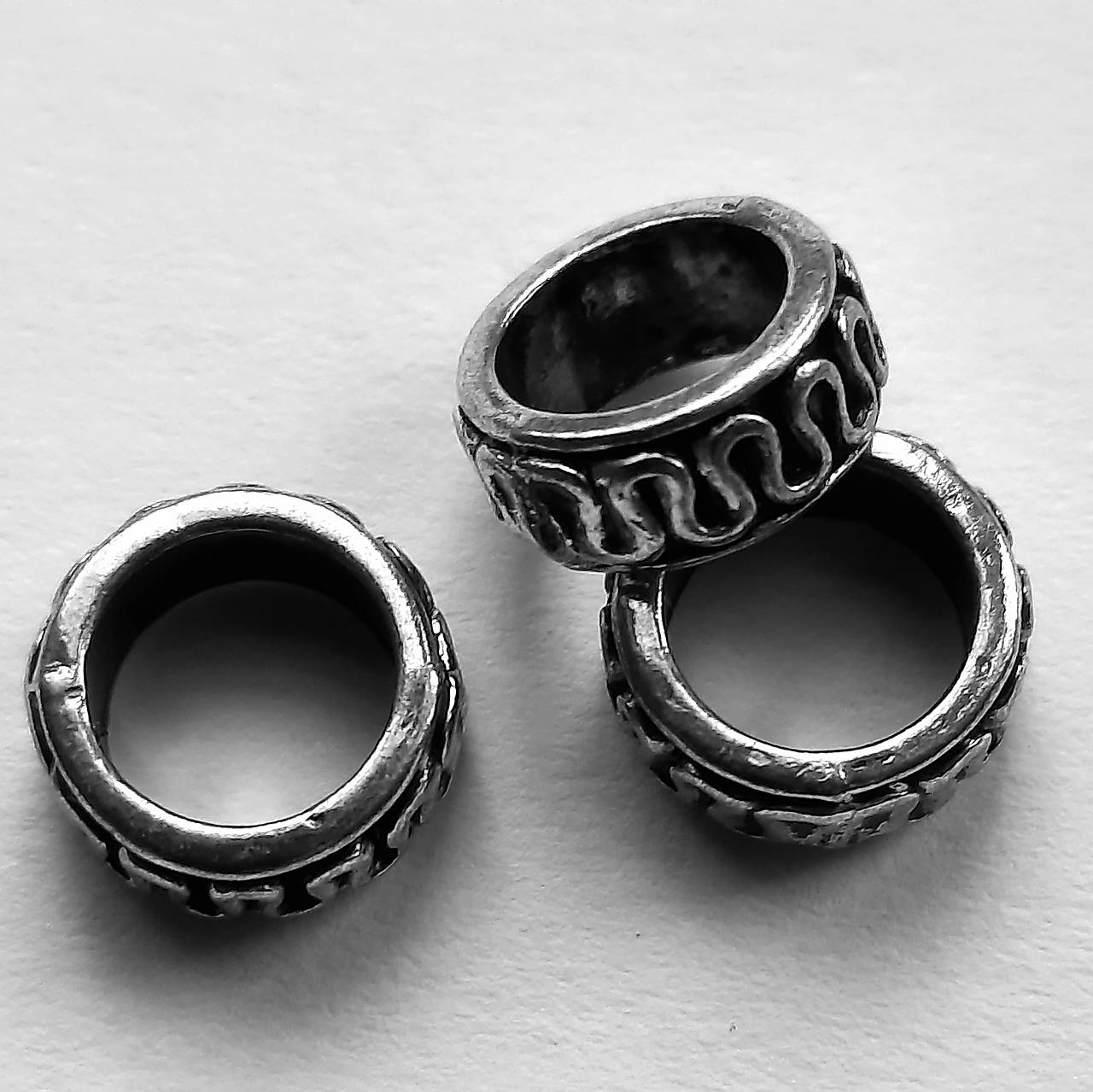 Kovová rúrka 8x4mm/otvor 5,5mm-1ks