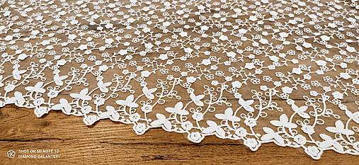 Textil - Krajková látka - Biele kvety - cena za 10 cm - 13513435_