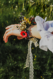 Náramky - Kvetinový náramok "na lúke rozpoviem ti tajomstvo" - 13516810_