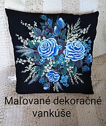 Úžitkový textil - Maľovaný dekoračný vankúš (Maľovaný vankúš Modrá kytica) - 13523622_
