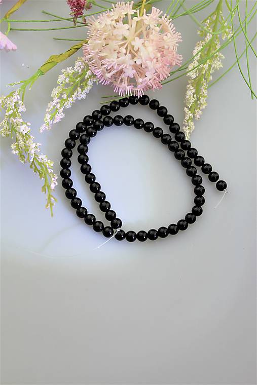 Minerály - onyx korálky 6mm - celá šnúra! - 13526493_