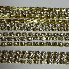 Korálky - Štrasová borta zlatá s 2mm štrasovými kamienkami - 13528490_