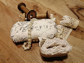 Úžitkový textil - Lněný vintage jehelníček - staré písmo - 13529136_