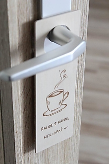 Tabuľky - Drevená tabuľka na dvere "Rande s kávou" - 13535738_