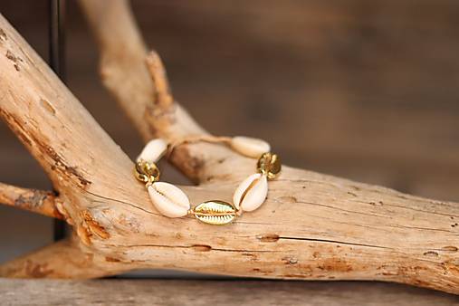 Mušľový náramok zlatý/natural