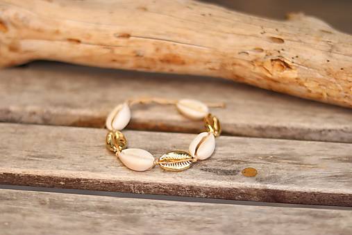 Mušľový náramok zlatý/natural