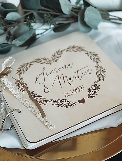 Svadobná kniha hostí personalizovaná, drevený fotoalbum - Srdce