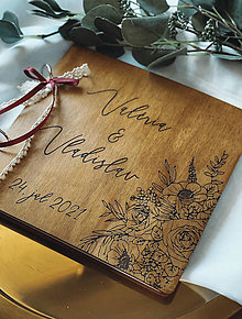 Papiernictvo - Svadobná kniha hostí, drevený fotoalbum - kvety, personalizovaný - 13540818_