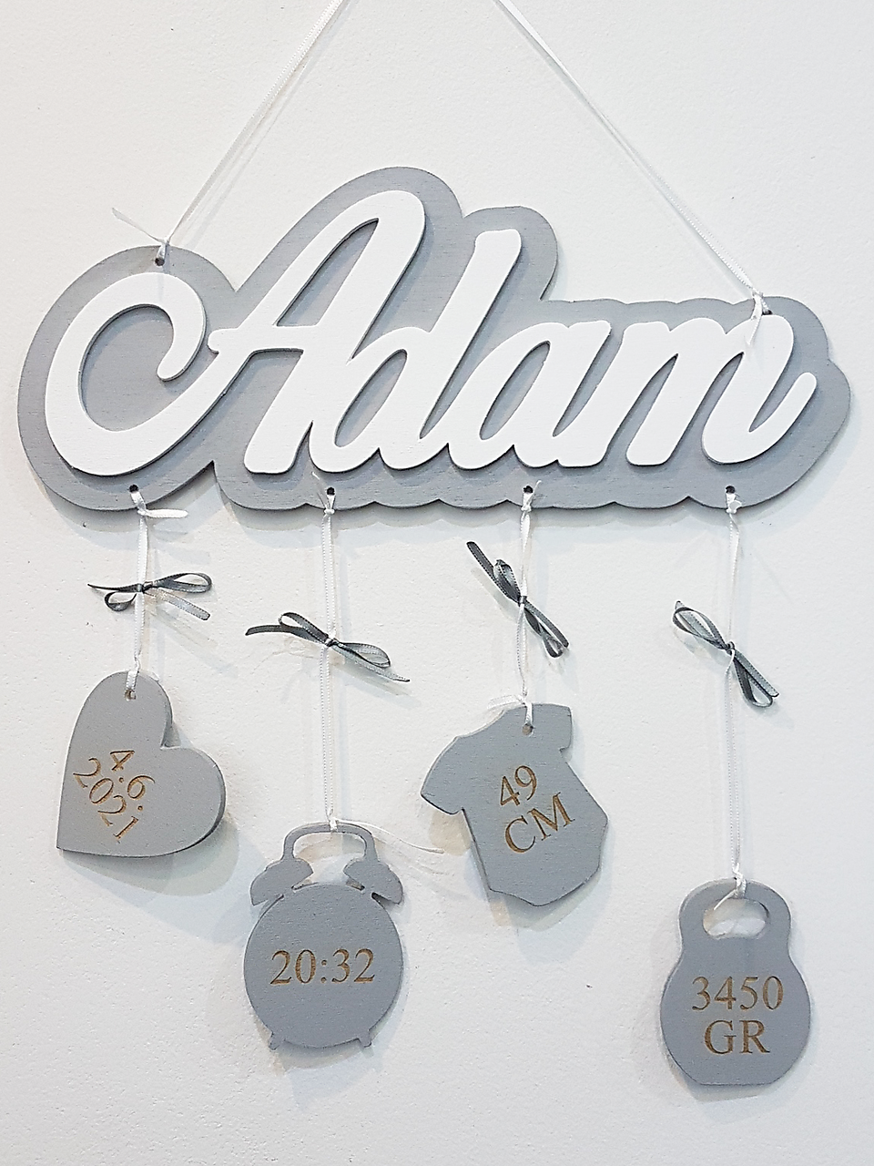 Drevené meno s pozadím a údajmi