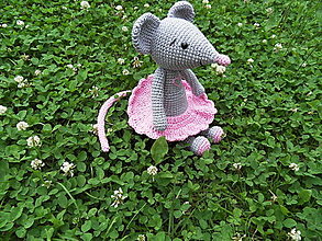 Hračky - Milá háčkovaná myška v sukničke, 25cm - 13547519_