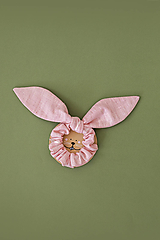 Ľanová scrunchie - ružový uškáčik Zajo