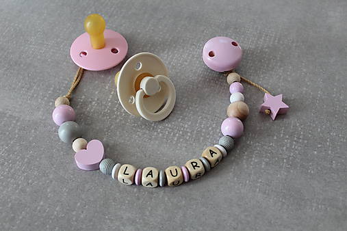 Detské doplnky - Retiazka na cumlík s menom slaboružová (Meno na retiazke 3-5 písmen) - 13552720_