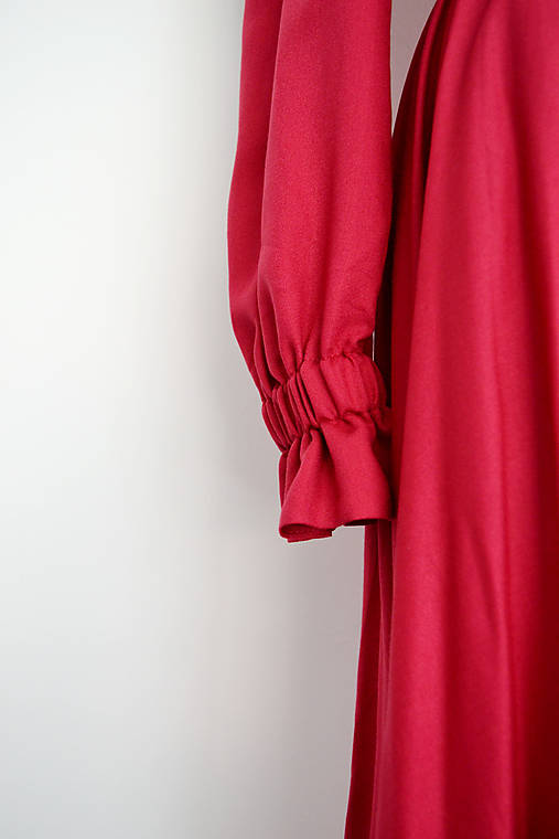 Vínové tencelové šaty s elastickým pásom 