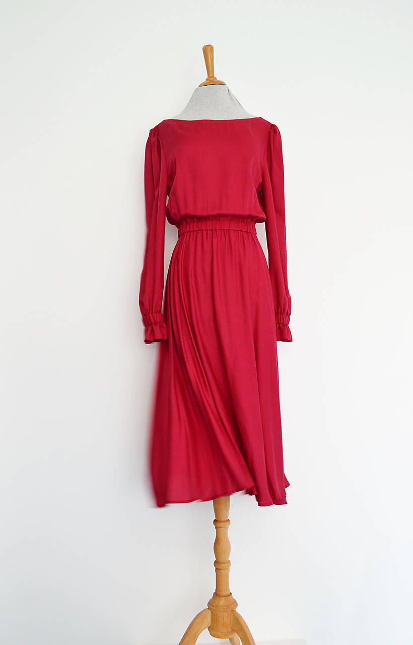 Vínové tencelové šaty s elastickým pásom 