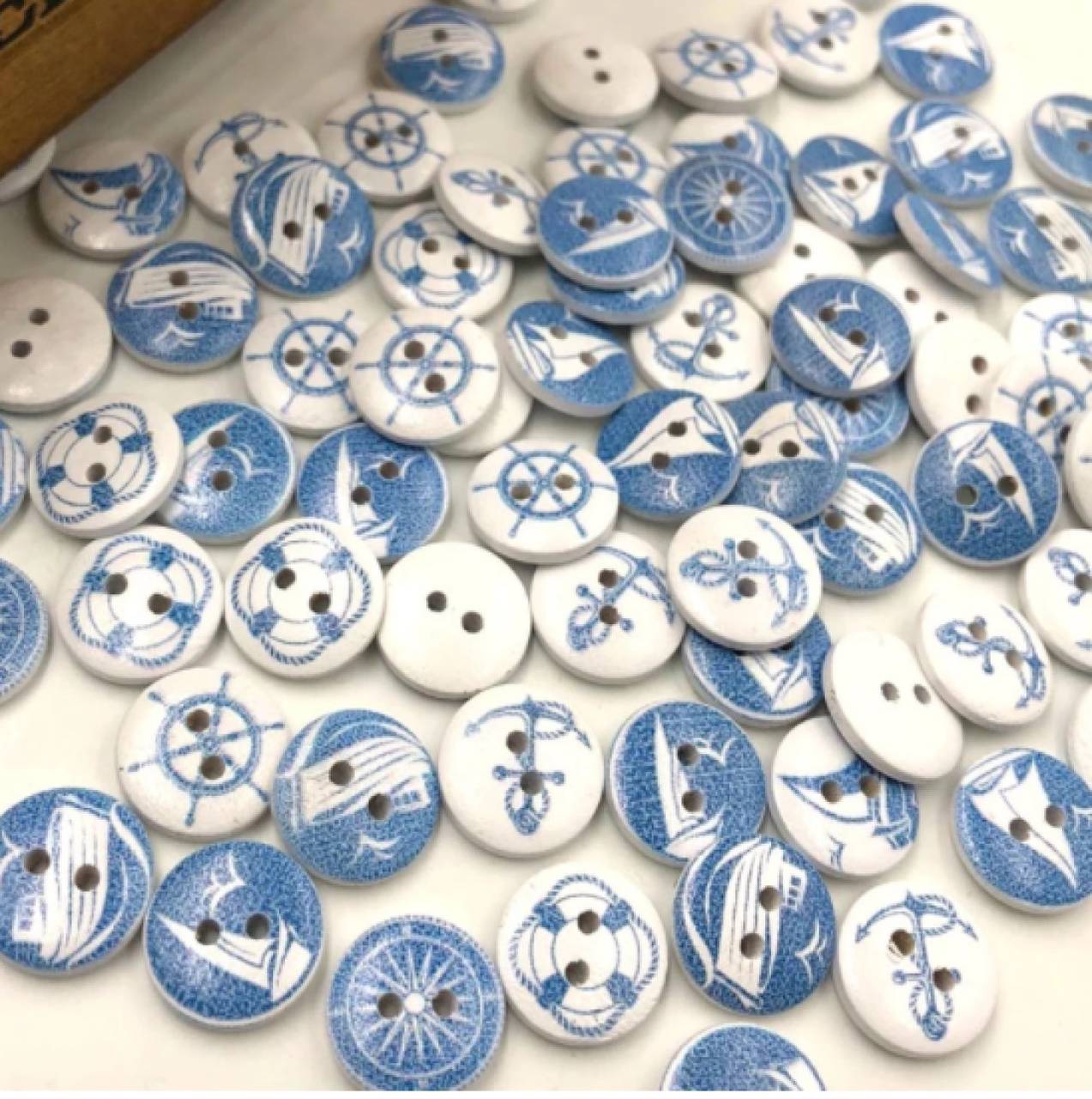 G104 Gombík drevený námornícky 1,5 cm 