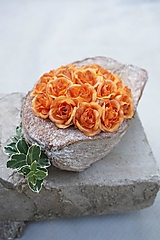Dekorácie - Aranžmán z drobných ružičiek - 13557776_