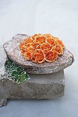 Dekorácie - Aranžmán z drobných ružičiek - 13557781_
