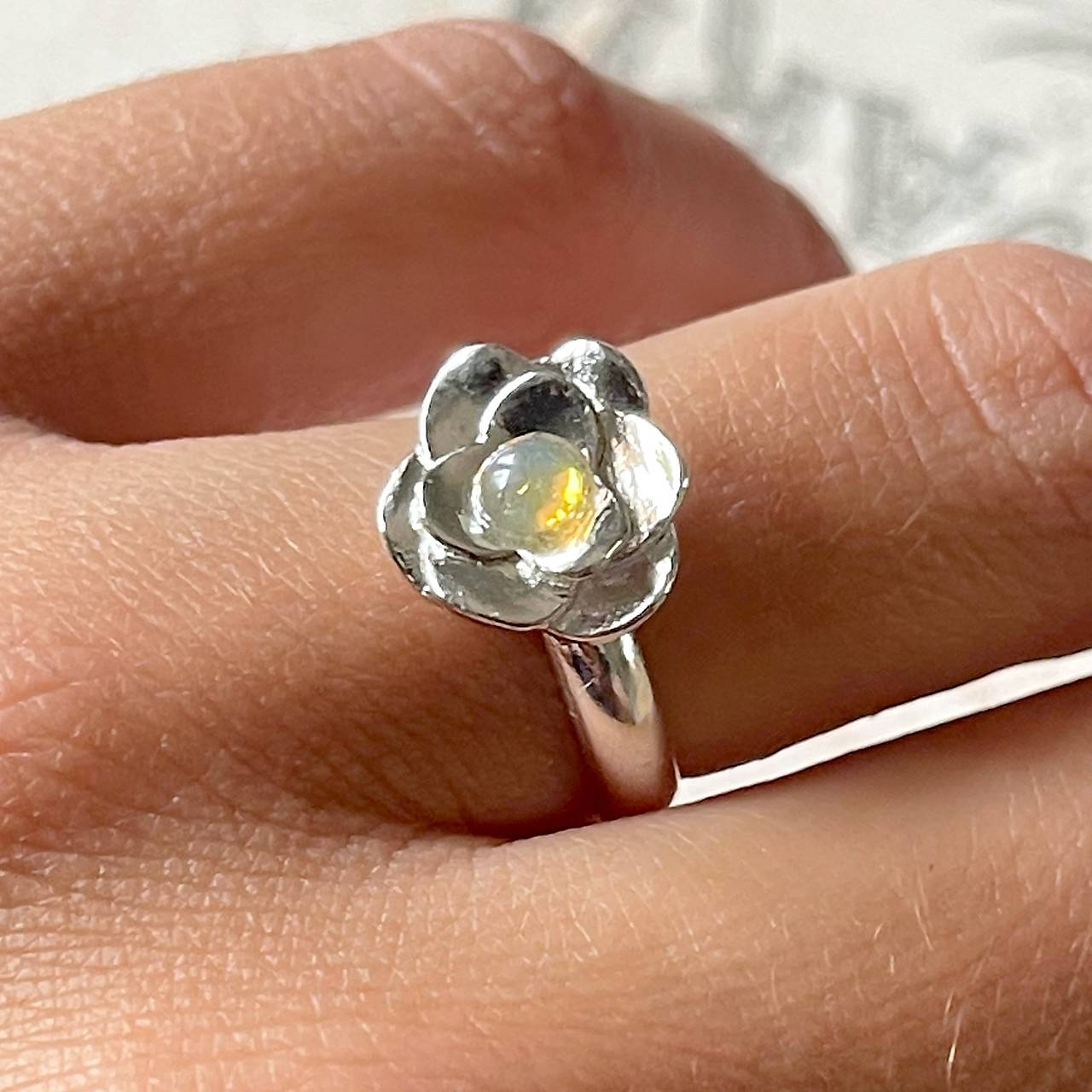 Rose Ethiopian Opal Ring Ag925 / Strieborný prsteň s etiópskym opálom E049