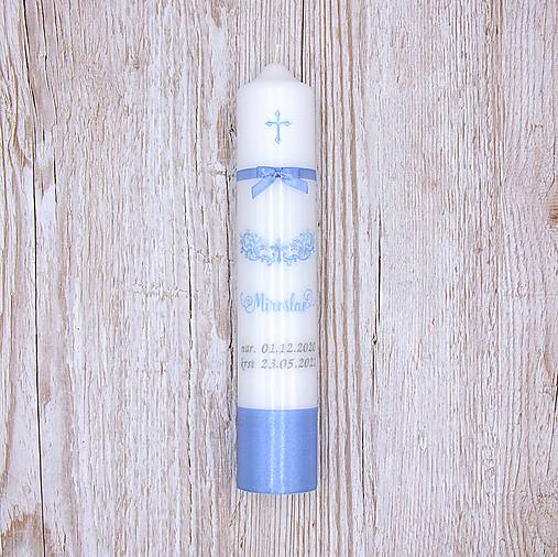 Modrá košieľka s rustikálnym ornamentom a krížikom (expres sviečka)