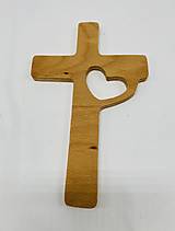 Dekorácie - Drevený krížik so srdiečkom - 13564989_