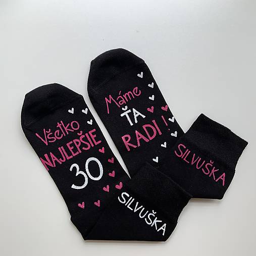 Maľované ponožky s nápisom: "Všetko najlepšie (Čierne s nápisom v kombinácii biela a ružová a menom nad členkom)