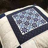 Úžitkový textil - vankúš s modrou výšivkou - 13565096_