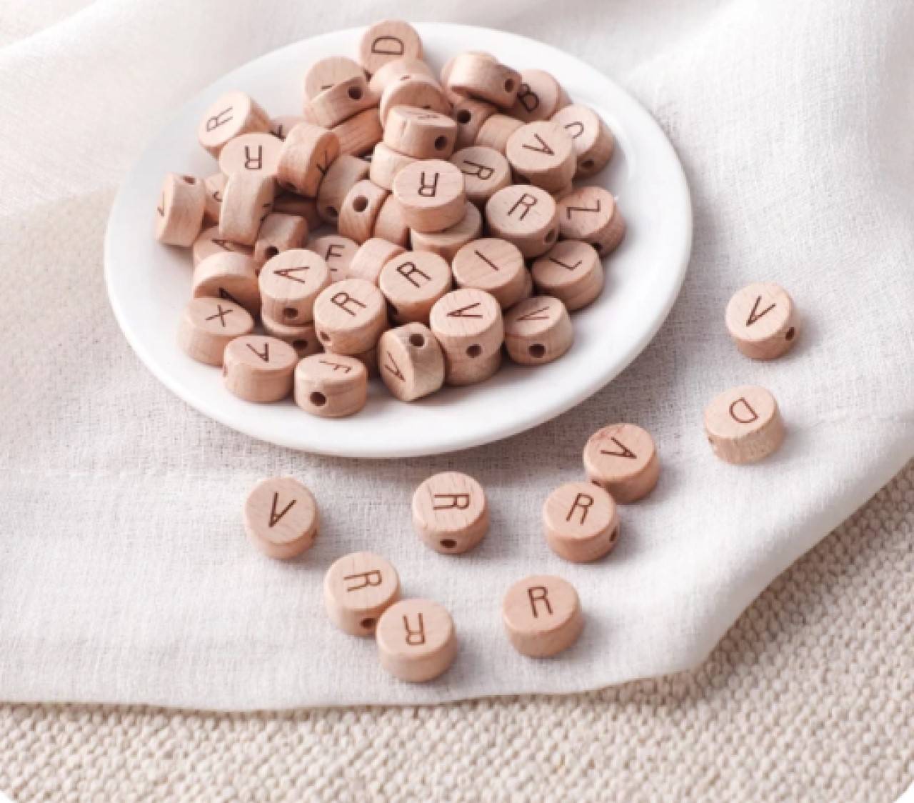 KD134 Drevená korálka písmenko 1,6 cm