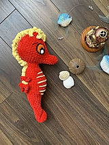 morský koník MAXÍK - v červenom 