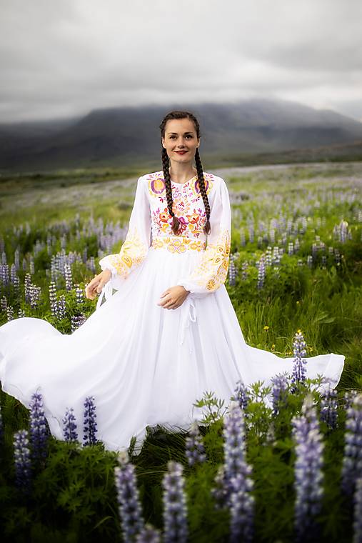 biele vyšívané šaty Očovianka