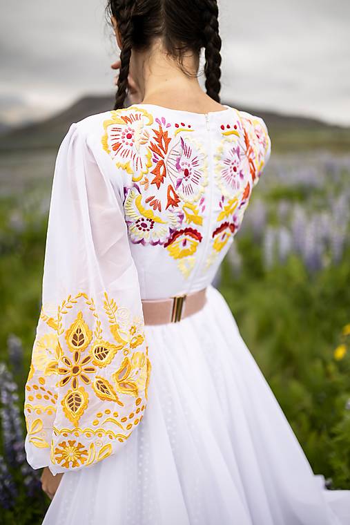 biele vyšívané šaty Očovianka