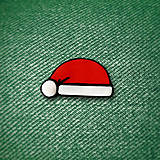 Brošne - Vianočná brošňa - vianočná čiapka - 13572606_
